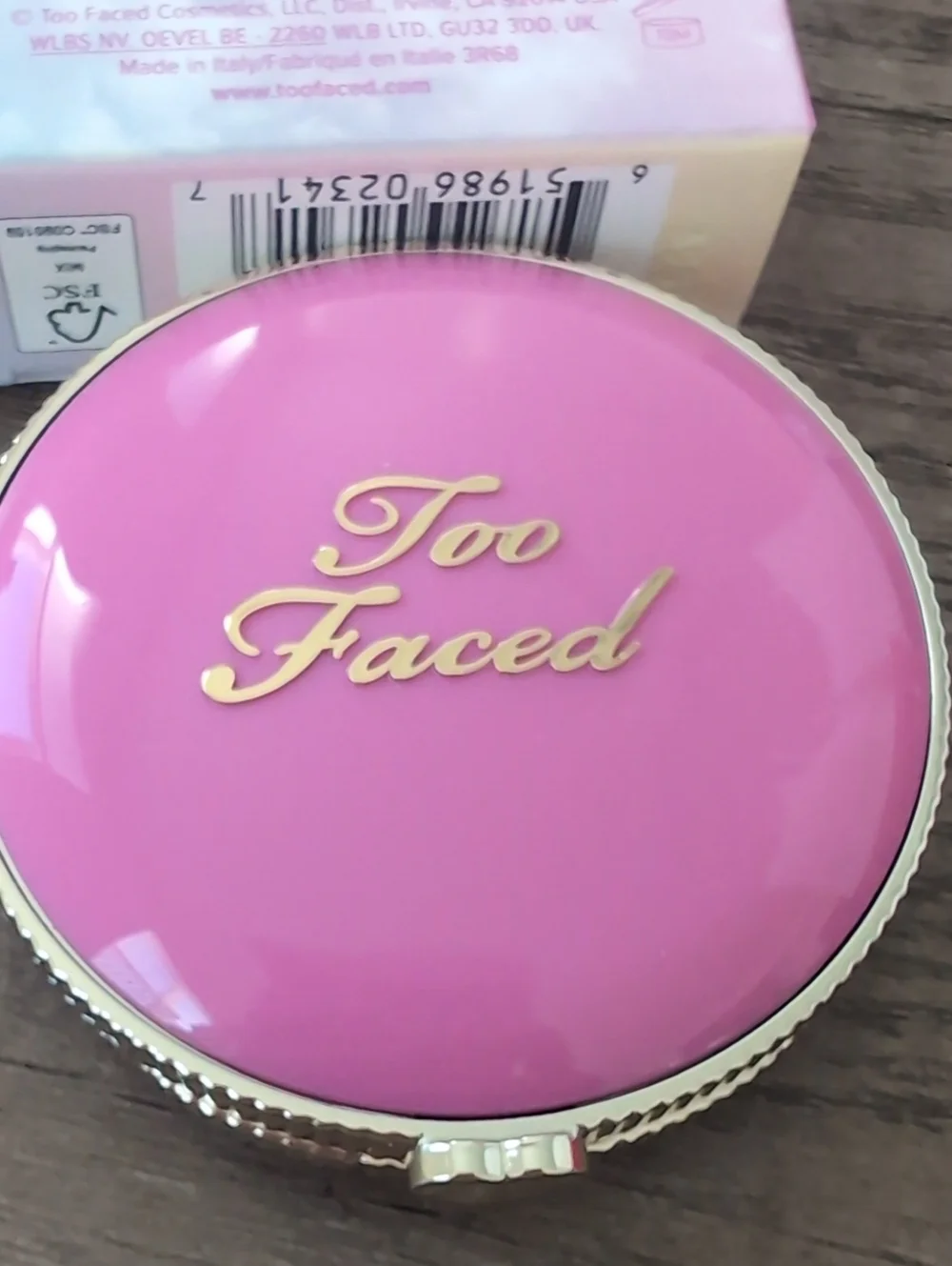 Too faced Blurring Blush- super Candy Cloud